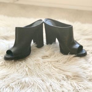 Chinese Laundry blk open toe mule heels size 7M